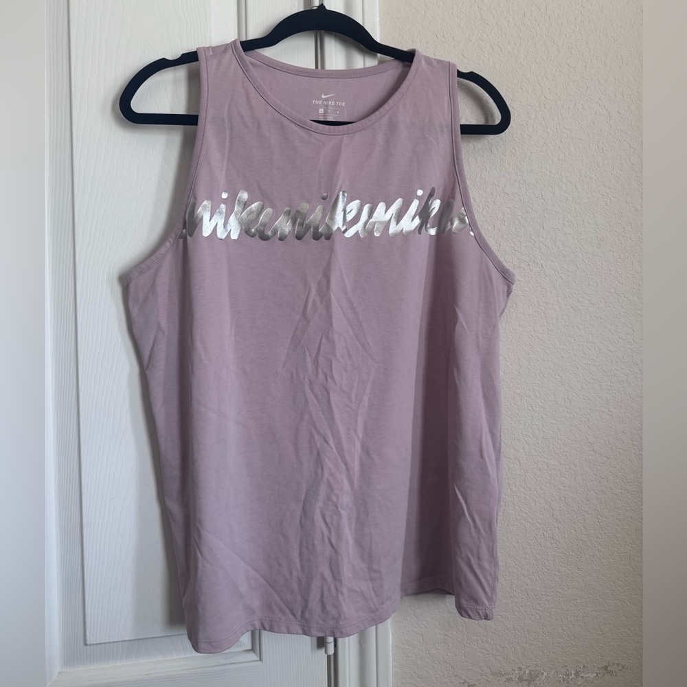 Nike The Nike Tee Dri-Fit Athletic Cut